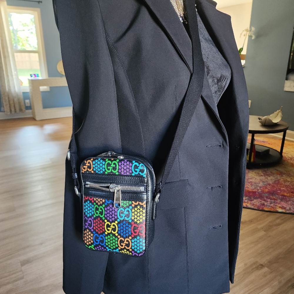 Authentic Gucci GG Logo Supreme Crossbody Bag